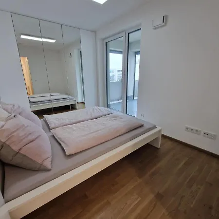Traumhafte Dachgeschosswohnung Mit Terrasse * Munich