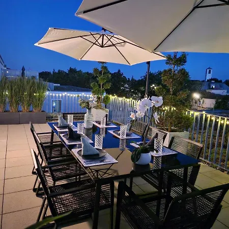 公寓 Traumhafte Dachgeschosswohnung Mit Terrasse *