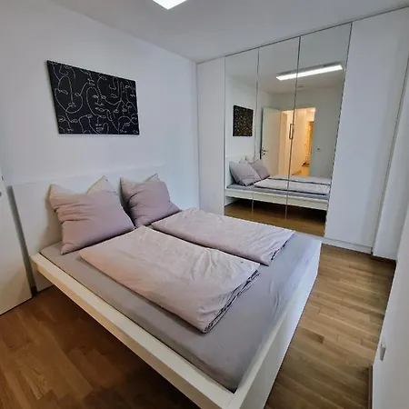 Traumhafte Dachgeschosswohnung Mit Terrasse *