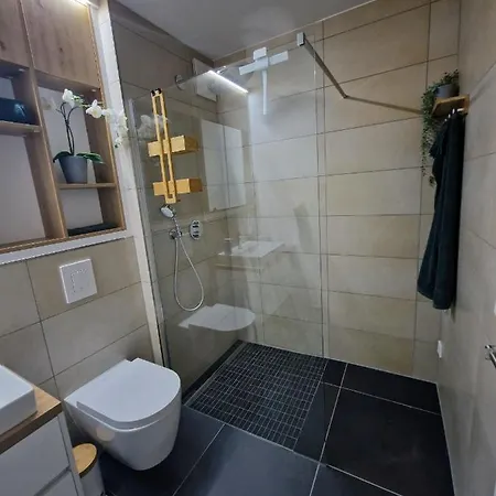 Lägenhet Traumhafte Dachgeschosswohnung Mit Terrasse *